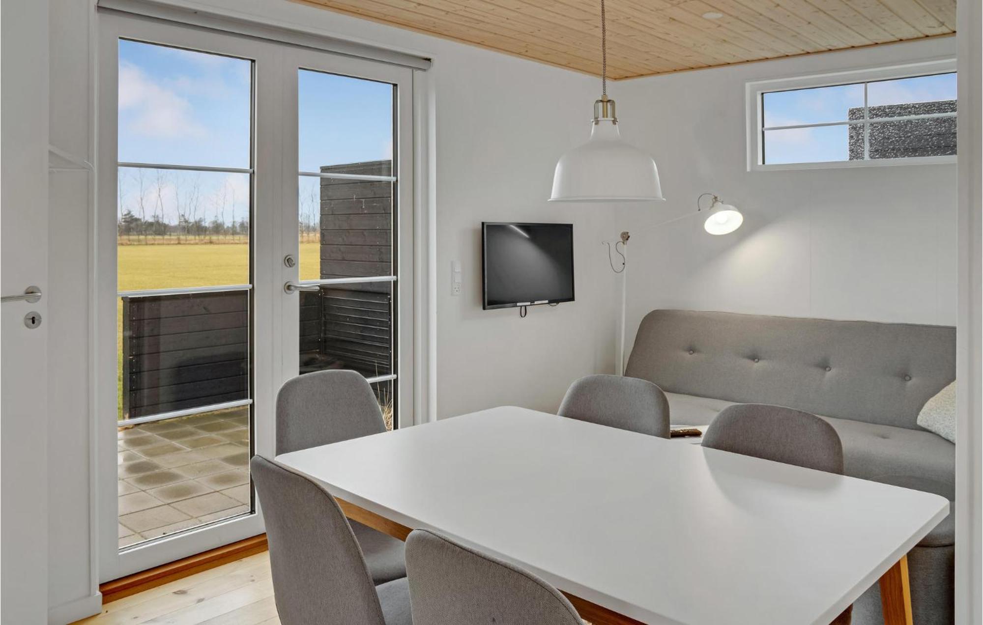 2 Bedroom Gorgeous Apartment In Vaeggerlose Bøtø By Exteriér fotografie
