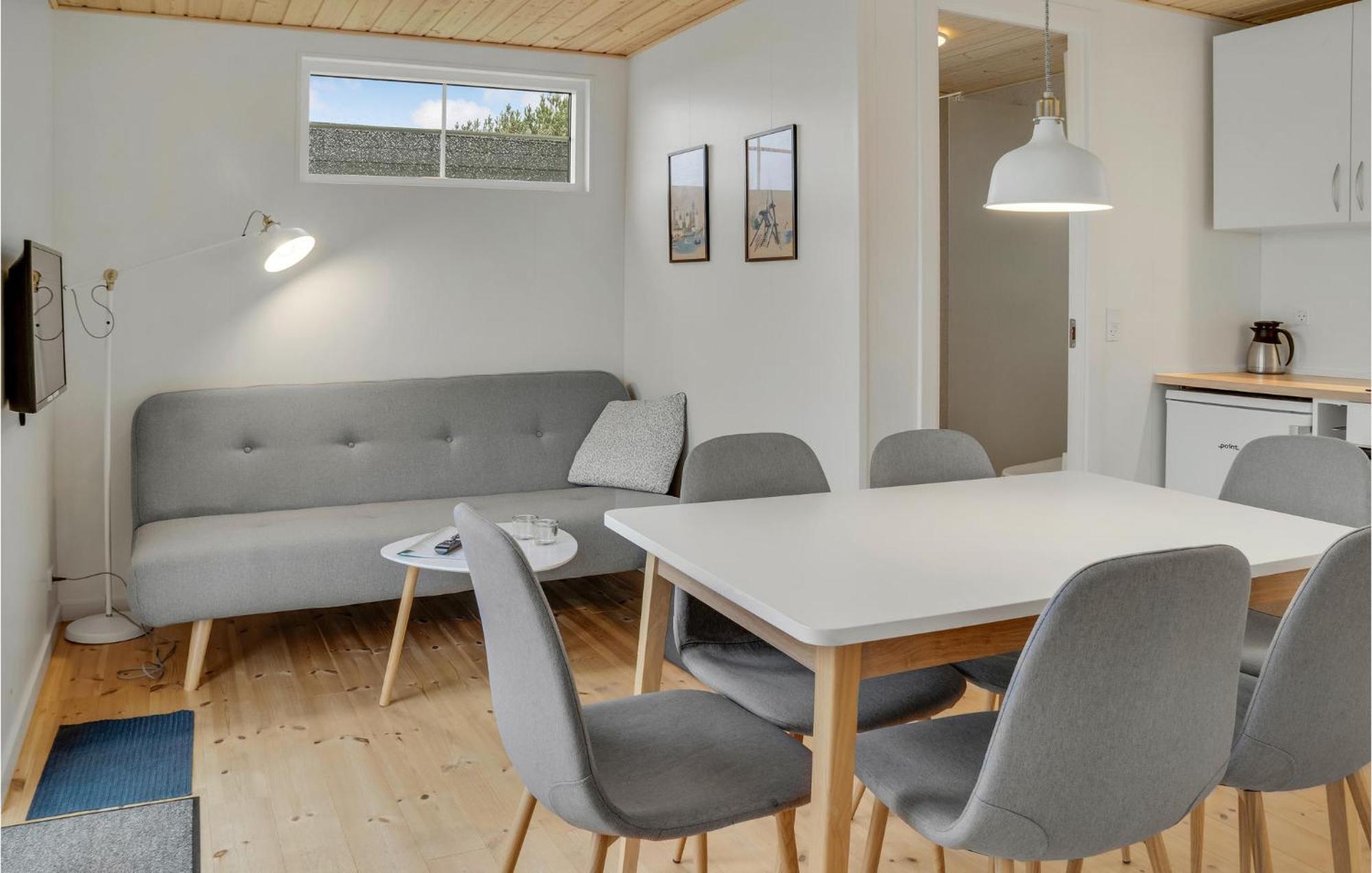 2 Bedroom Gorgeous Apartment In Vaeggerlose Bøtø By Exteriér fotografie