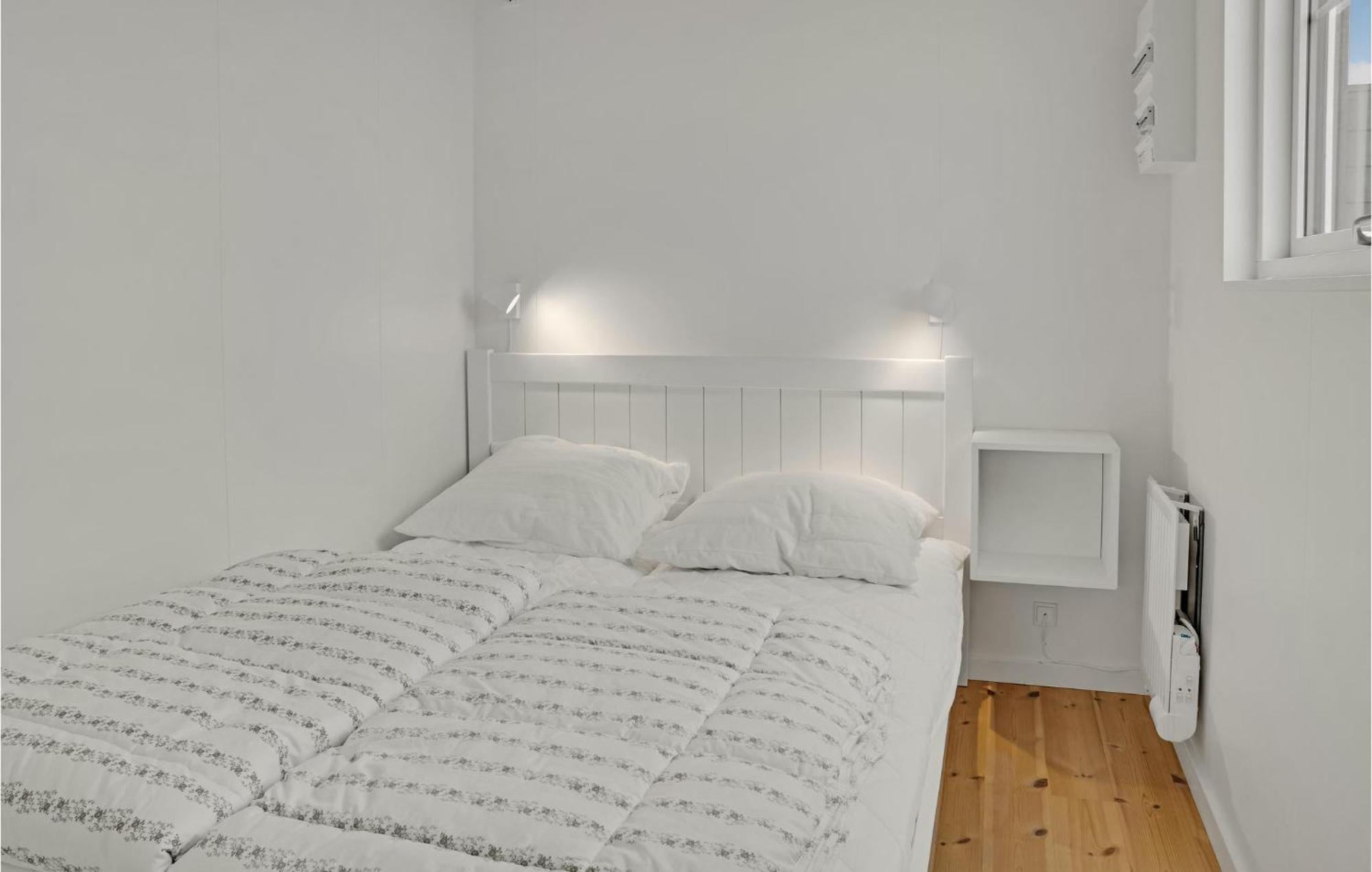 2 Bedroom Gorgeous Apartment In Vaeggerlose Bøtø By Exteriér fotografie
